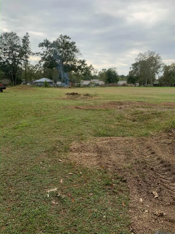 8407 Pertuis Rd, St. Amant, LA 70774