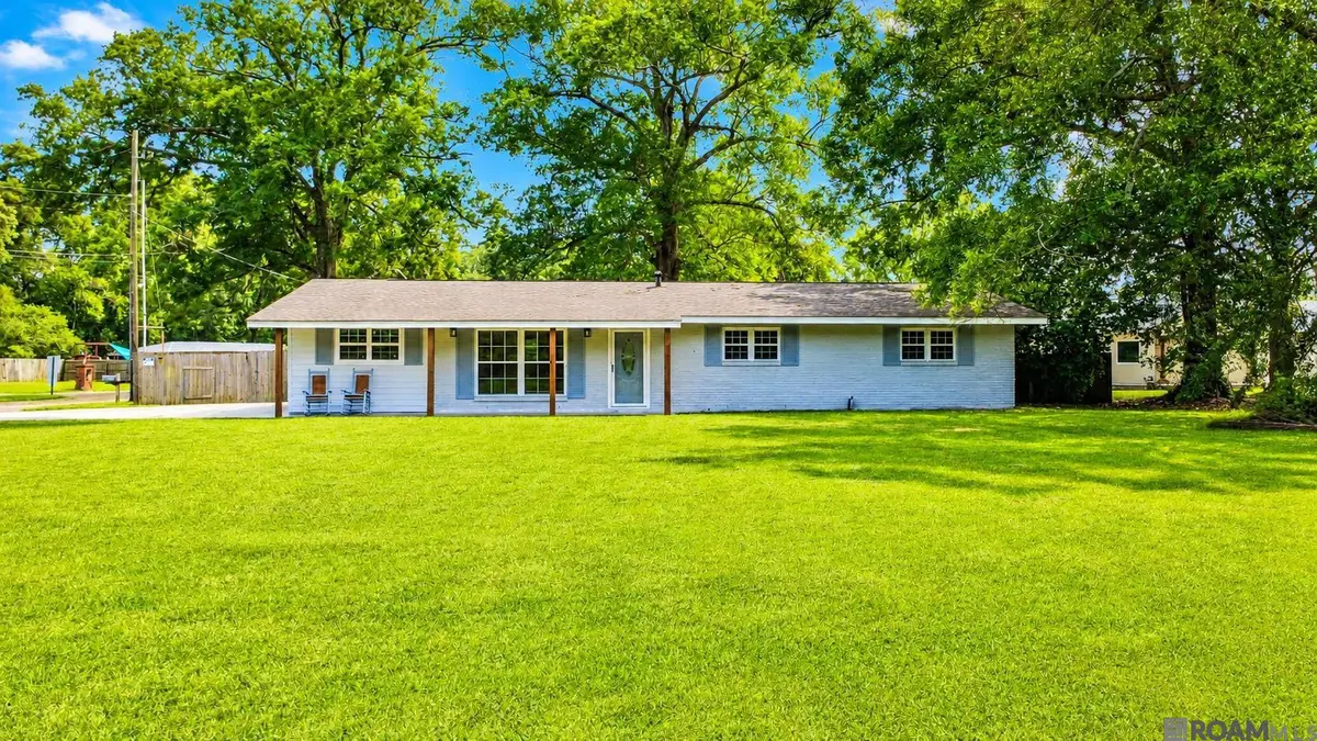 2411 Chantulane Ave, Denham Springs, LA 70726 - #1