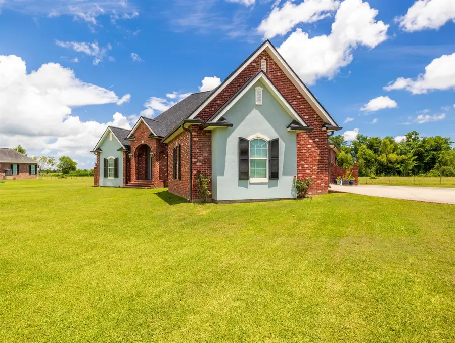 319 Chateau Dr, Lockport, LA 70374 - #2
