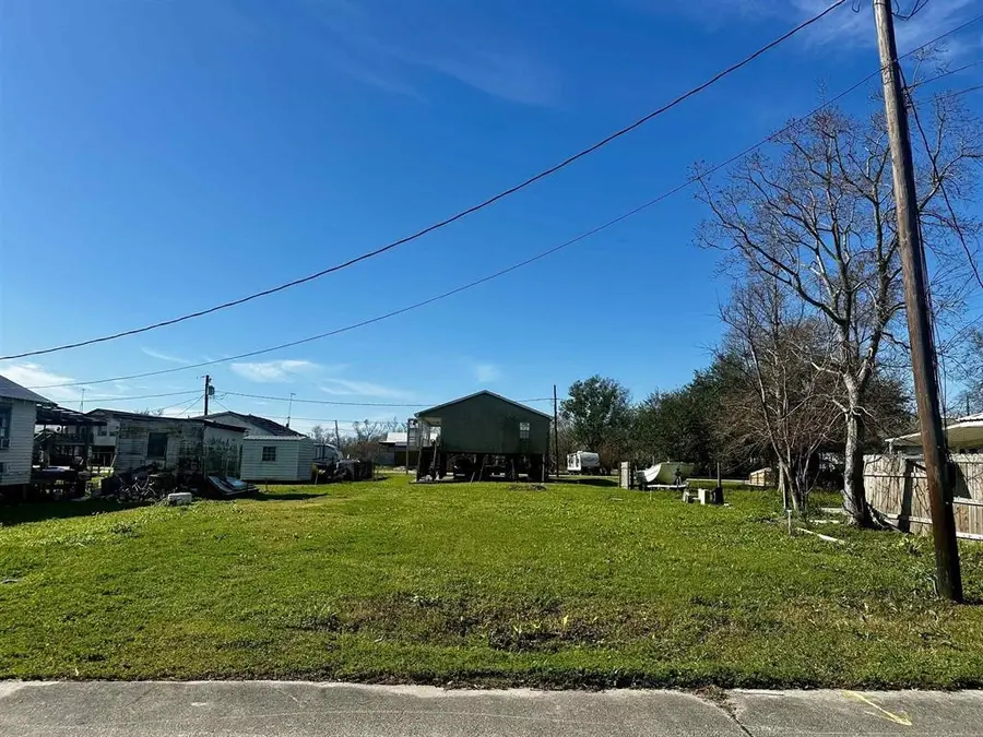 203 Chauvin St, Chauvin, LA 70344 - #2