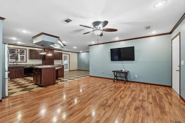 17223 Oak Trace Rd, Prairieville, LA 70769