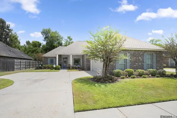 11376 Oak Run Dr, Geismar, LA 70734