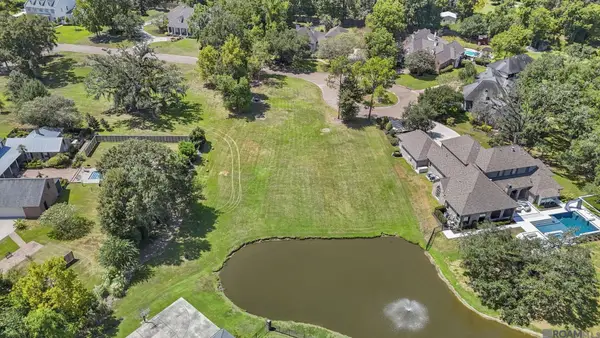 18704 St Andrews Ct W, Prairieville, LA 70769