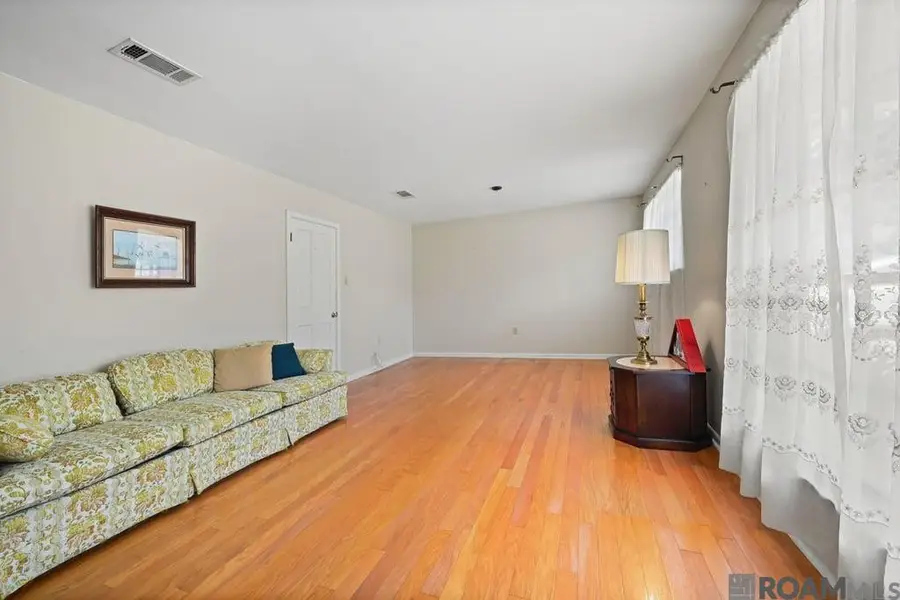 11065 Bellarbor Dr, Baton Rouge, LA 70815 - #2