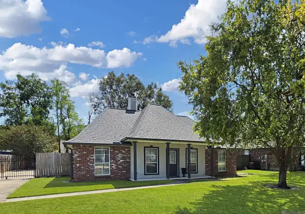 13492 Prairie Ln, Walker, LA 70785