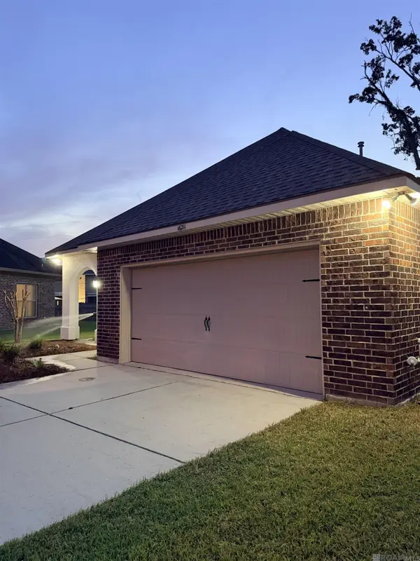 16211 White Rose Dr, Baton Rouge, LA 70817