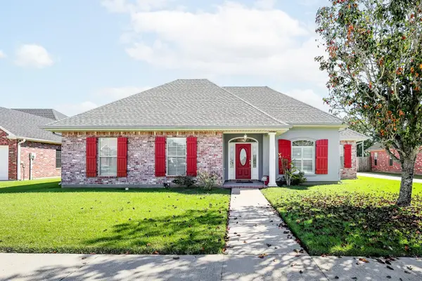 4 Coventry Cir, Houma, LA 70364