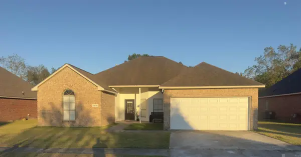 34036 Springlake Dr, Walker, LA 70726