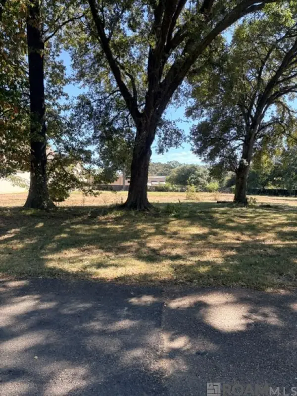 8724 Field Dr, Baton Rouge, LA 70809