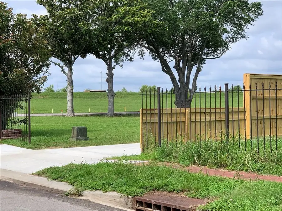 458 Flood Street, New Orleans, LA 70117 - Image #2