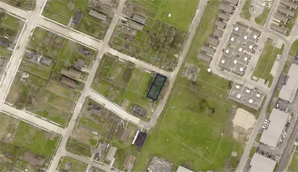 2244 Dubreuil Street, New Orleans, LA 70117