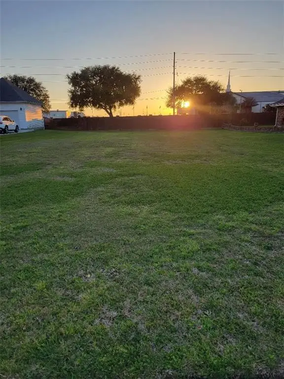 Lake Arrowhead Drive, Harvey, LA 70058