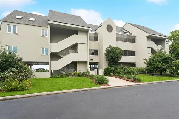 105 Mariners Island #105, Mandeville, LA 70448