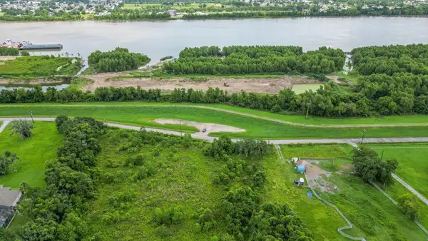 11739 Mississippi River Road, New Orleans, LA 70131