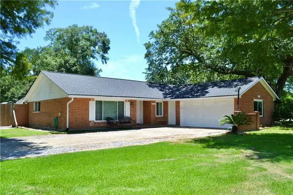 727 Hutchinson Street, Mandeville, LA 70448