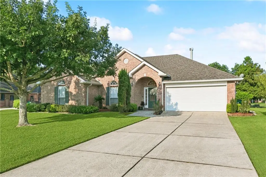 3804 Lake Catherine Drive, Harvey, LA 70058 - Image #1