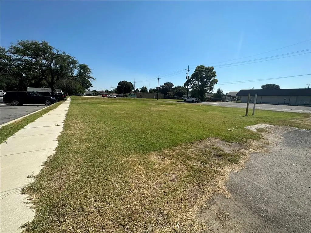 1001-1007 W Saint Bernard Highway, Chalmette, LA 70043 - Image #1
