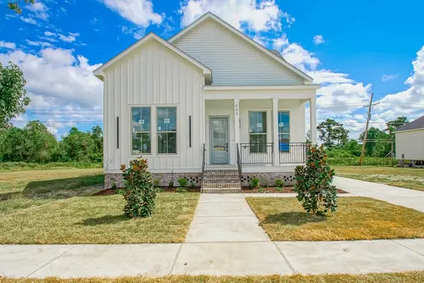 633 Cougar Drive, Arabi, LA 70032