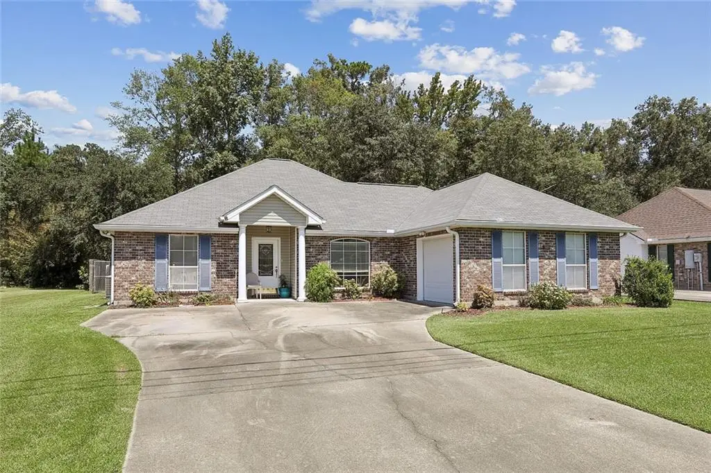 20369 Rue Jondolyn Drive, Ponchatoula, LA 70454 - Image #1
