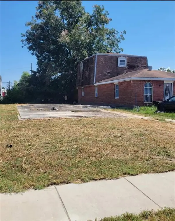 2335 Lamanche Street, New Orleans, LA 70117