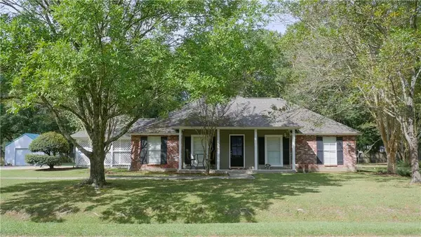 104 Pine Oaks Court, Madisonville, LA 70447