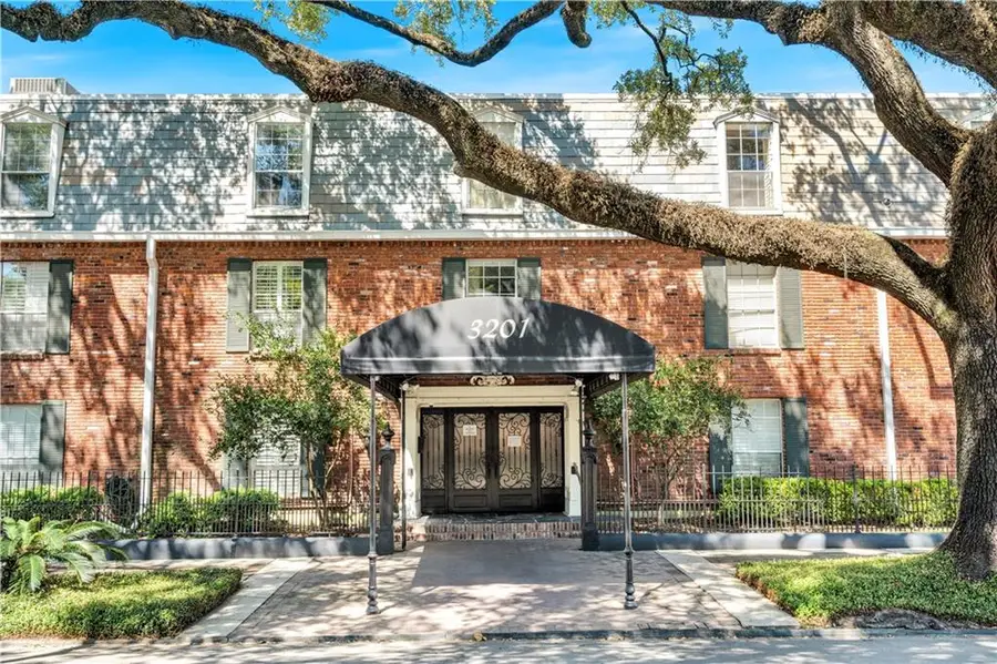 3201 St Charles Avenue #218, New Orleans, LA 70115 - Image #2