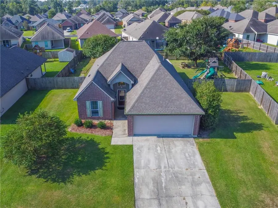 42365 Pebblestone Avenue, Prairieville, LA 70769 - Image #2