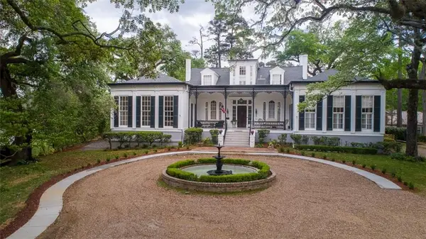 307 Oak Street, Natchez, MS 39120