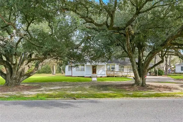 9680 Blackwater Road, Central, LA 70714