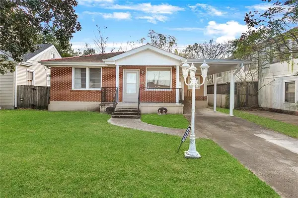 220 9th Street, Gretna, LA 70053