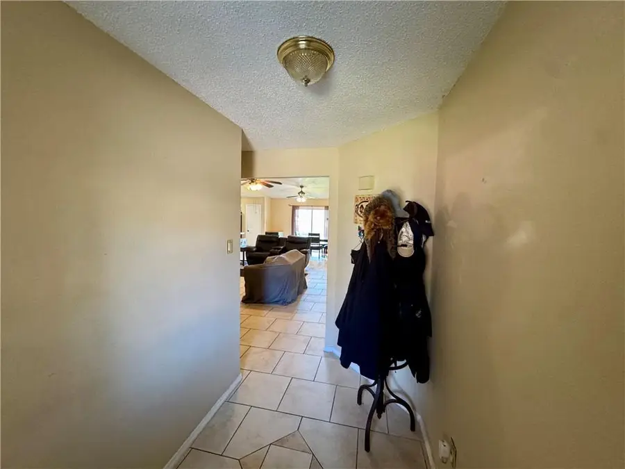 2424 Park Place Drive, Gretna, LA 70056 - Image #2