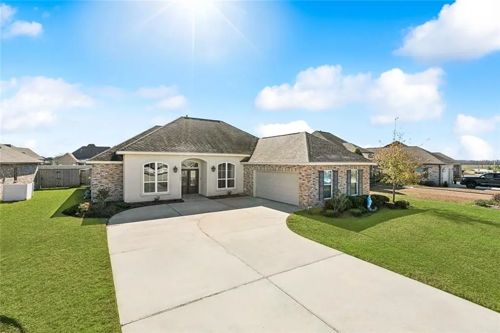 205 Cove Pointe Drive, Luling, LA 70070 - Image #1
