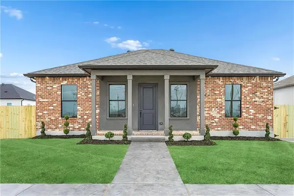 3913 Volpe Drive, Chalmette, LA 70043