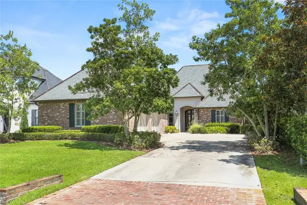 612 Pelican Crest Street, Belle Chasse, LA 70037