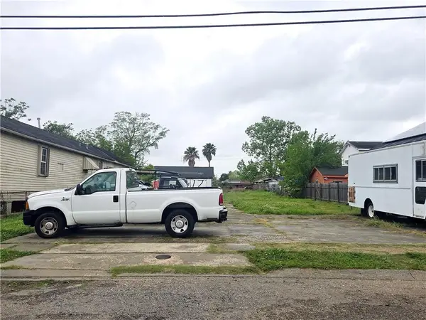 1822 Lesseps Street, New Orleans, LA 70117