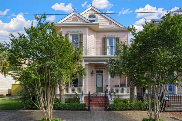 221-23 Pelican Avenue, New Orleans, LA 70114