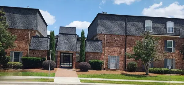 2521 Metairie Lawn Drive #214, Metairie, LA 70002