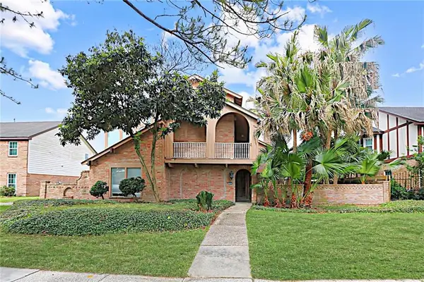 3641 Red Oak Court, New Orleans, LA 70131