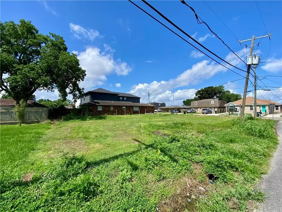 3325 Pakenham Drive, Chalmette, LA 70043 - #3