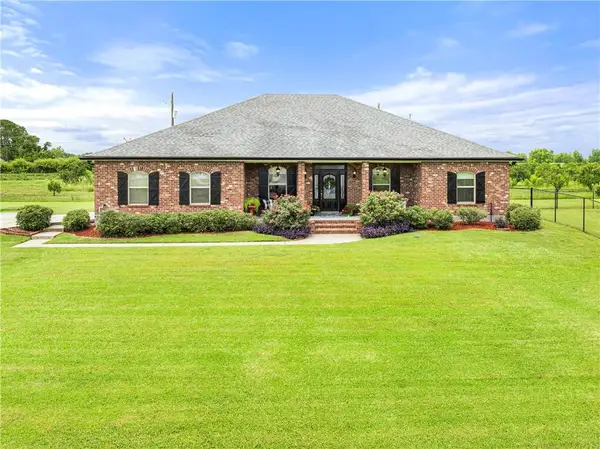 180 Pelican Place, Belle Chasse, LA 70037