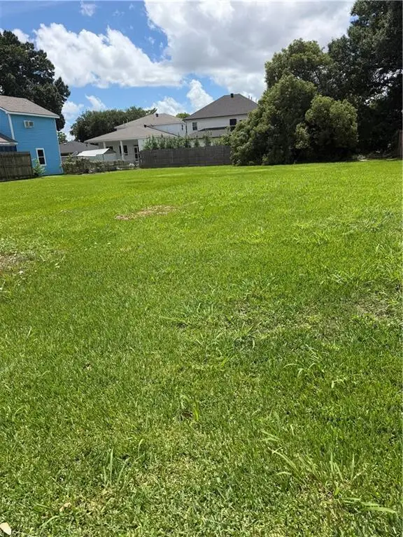 524 Papworth Avenue, Metairie, LA 70005