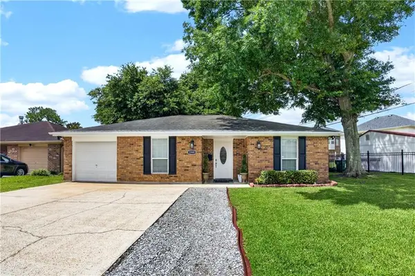3300 Mount Laurel Drive, Gretna, LA 70056
