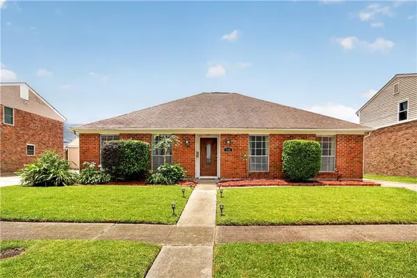 778 Glencove Lane, Gretna, LA 70056