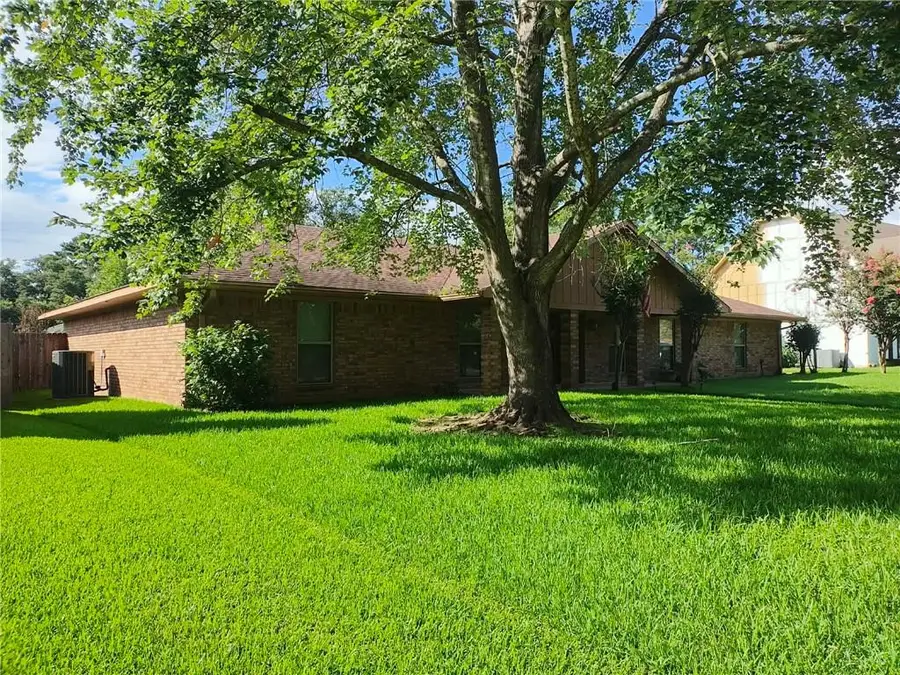 4004 Huntwick Boulevard, Alexandria, LA 71303 - #2