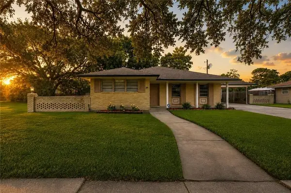 26 W Carmack Drive, Chalmette, LA 70043