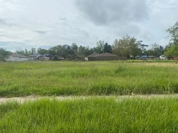 2605 Reunion Drive, Violet, LA 70092