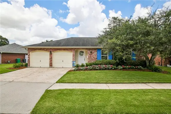 828 Honeysuckle Street, Gretna, LA 70056