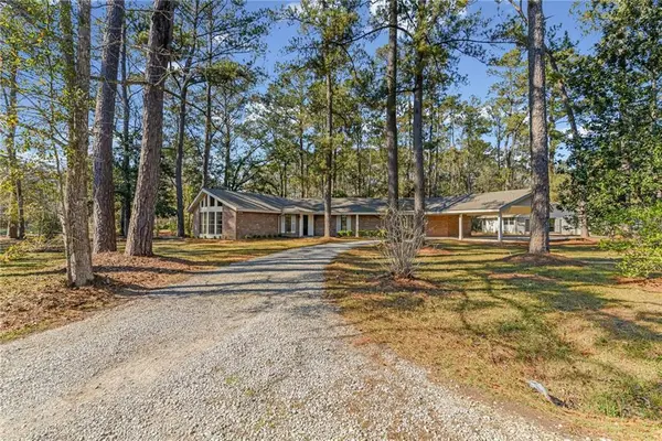 2211 S America Street, Covington, LA 70433