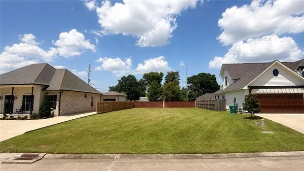245 Oak Dale Drive, Gretna, LA 70056