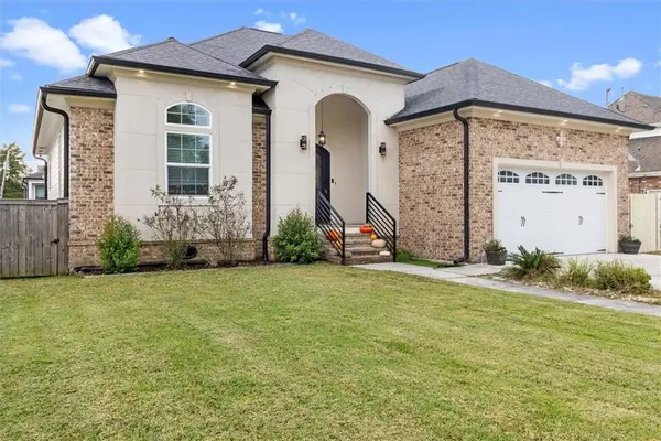 3271 Elmwood Park Drive, New Orleans, LA 70114